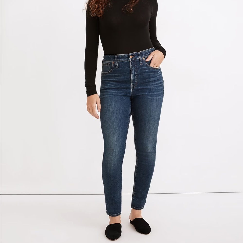 Curvy High-Rise Skinny Jeans in Lanette Wash
